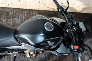 Honda CB500F con puños calefactables