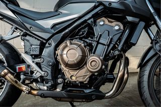 Honda CB500F con puños calefactables