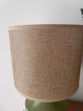 Lámpara de mesa cerámica verde y yute
