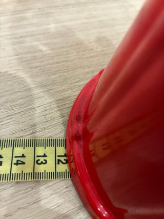 Máquina de chicles roja y cristal