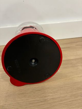 Máquina de chicles roja y cristal