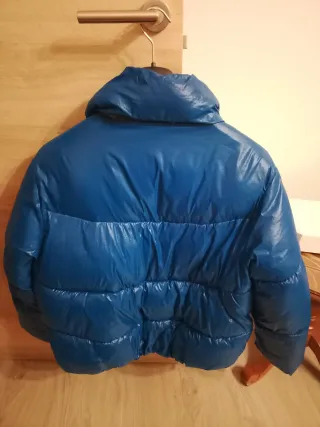 Cazadora azul eléctrico