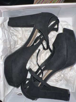 Zapatos de tacón negros
