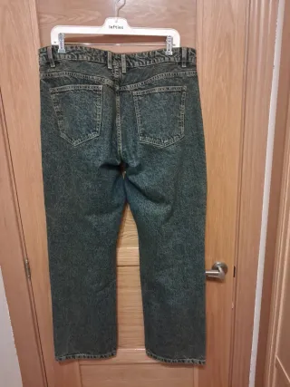 Pantalón vaquero desgastado