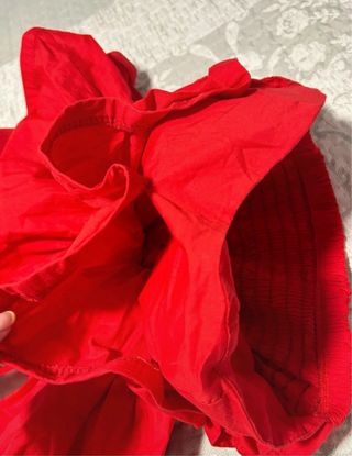 Mono rojo con volantes