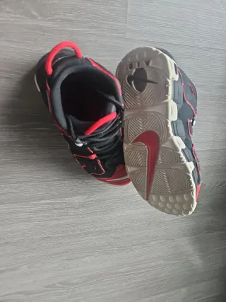 Nike Air More Uptempo Negro Rojo