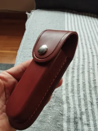 Navaja antigua con funda de cuero