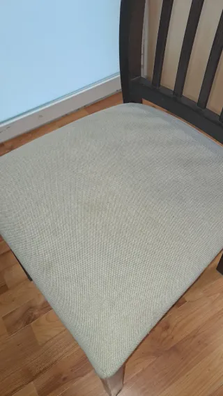 Mesa y 4 Sillas Comedor Tapizadas