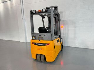 Carretilla Eléctrica 1800kg Jungheinrich