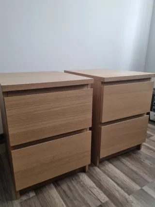 Mesita de noche de madera