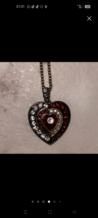 Collana cuore con pietre rosse e bianche