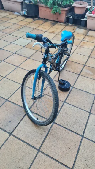 Bicicleta Btwin Since 1986 24" Negra/Azul