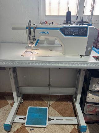 Máquina de coser industrial JACK A4
