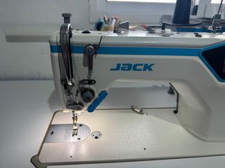 Máquina de coser industrial JACK A4