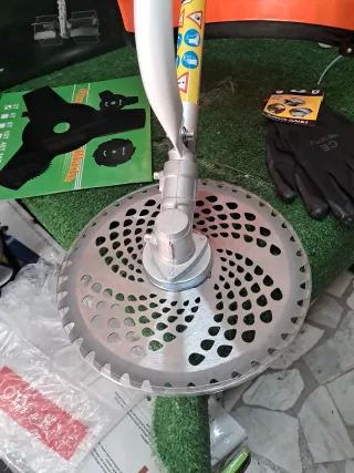 Decespugliatore a scoppio 63cc + zappetta