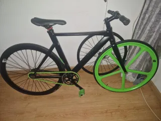 Bicicleta Fixie Negra Rueda Verde