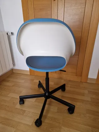 Silla infantil azul IKEA