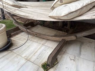 Hamaca de tela y madera