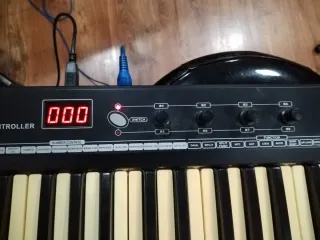 Teclado MIDI Controlador FAME