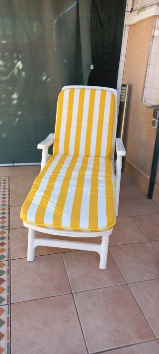 Hamaca de resina blanca con colchoneta pleglable