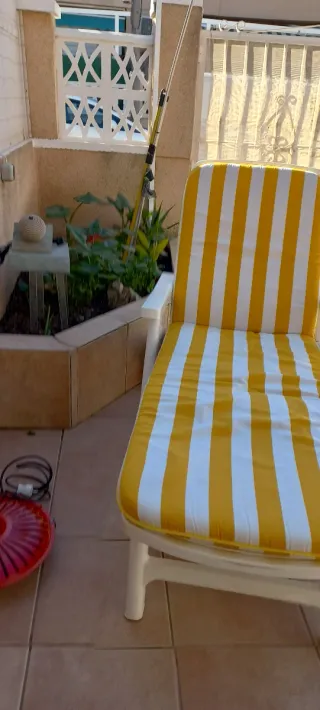 Hamaca de resina blanca con colchoneta pleglable