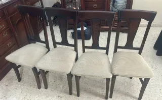 Mesa comedor madera y 4 sillas. CRISTAL incluido