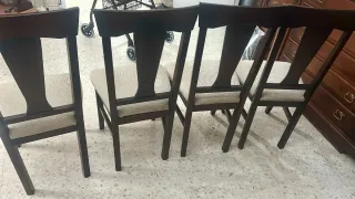 Mesa comedor madera y 4 sillas. CRISTAL incluido