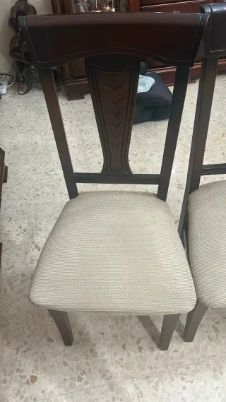 Mesa comedor madera y 4 sillas. CRISTAL incluido