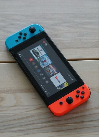 Nintendo Switch Azul y Naranja  PRECIO NEGOCIABLE