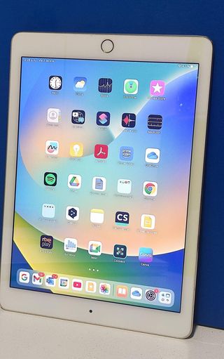 iPad Pro 9.7" 32GB Oro + Funda Teclado PERFECTO