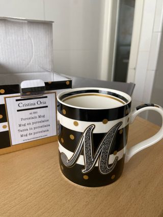 Taza Cristina Oria Porcelana 350ml. Letra M