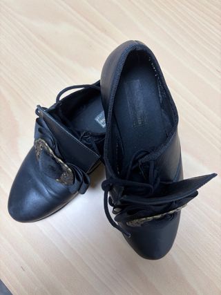 Zapatos fallero negros con lazo