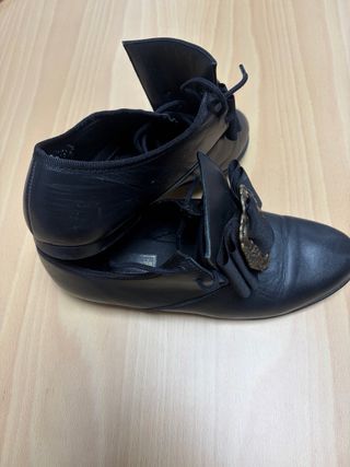 Zapatos fallero negros con lazo