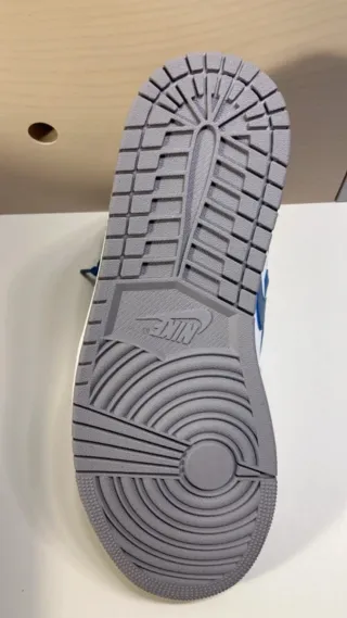 Jordan 1 High OG UNC Talla 40 Nuevas