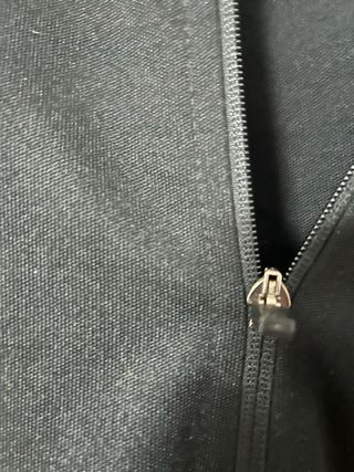 Sudadera 11 Degrees cremallera negra y dorada