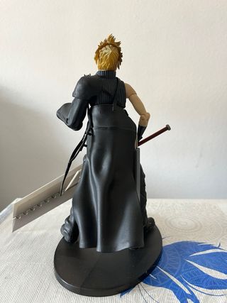 Figura Cloud Strife FFVII Advent Children