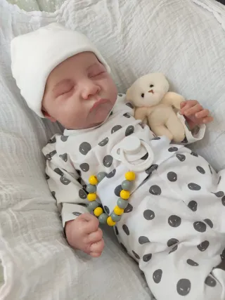 Bebé Reborn realista con accesorios