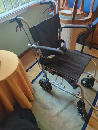 Silla de ruedas plegable ligera