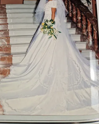 Vestido de Novia. Necesita tinte.