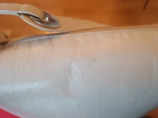 Bolso de piel beige y blanco