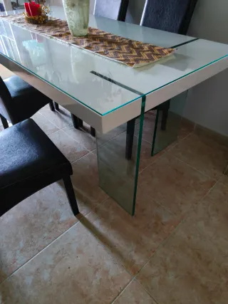 Mesa de comedor moderna