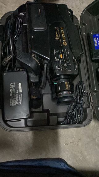 Videocámara VHS Hitachi Negra