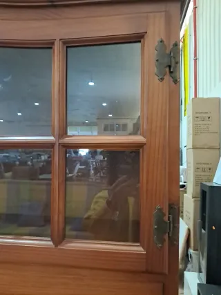 Alacena de Madera con Vitrina