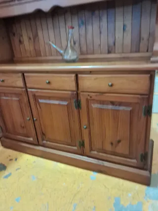 Alacena de Madera con Vitrina