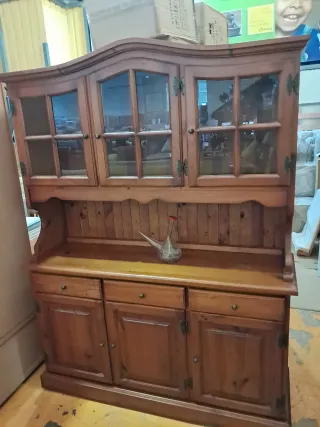 Alacena de Madera con Vitrina
