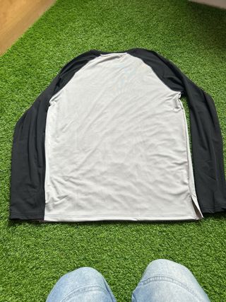 Camiseta entrenamiento gimnasio gris y negra