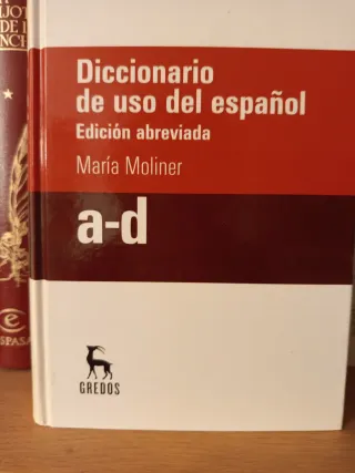 Diccionario de uso del español María Moliner.