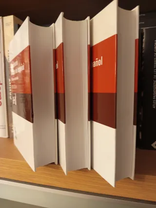 Diccionario de uso del español María Moliner.