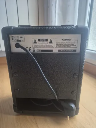 Guitarra Eléctrica Academy Negra + Amplificador