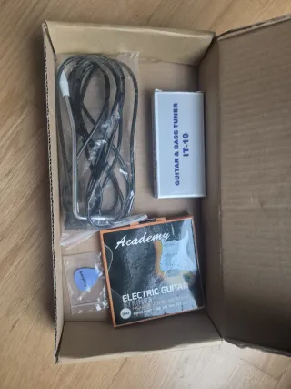 Guitarra Eléctrica Academy Negra + Amplificador